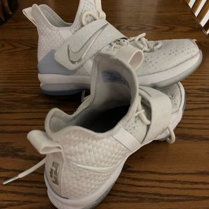 Nike LeBron James Triple White Boys 5Y